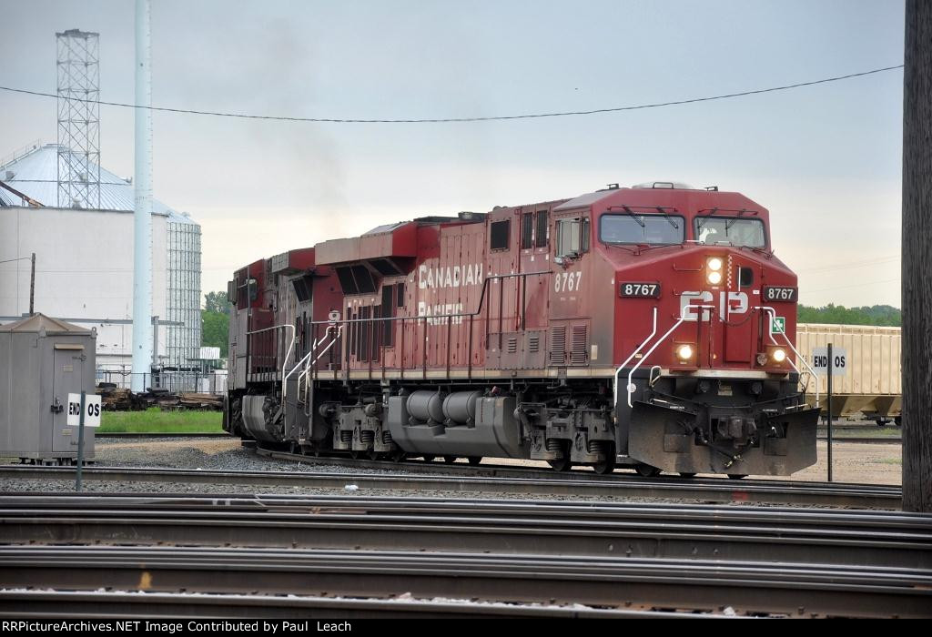 Eastbound grain train comes off the loop track